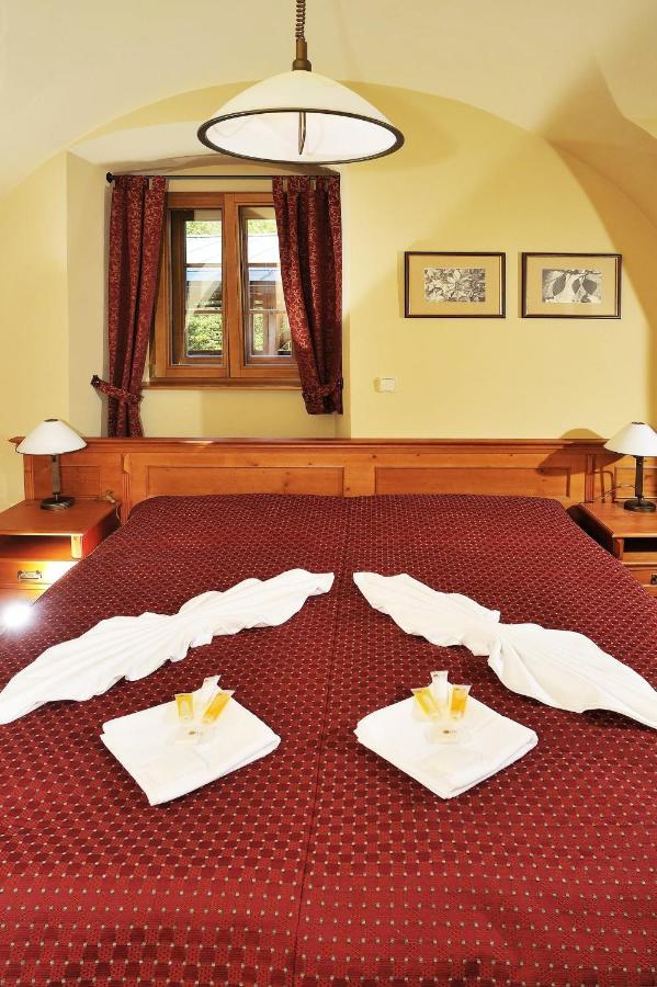 Hotel Kristin Hradek Decin Exteriör bild